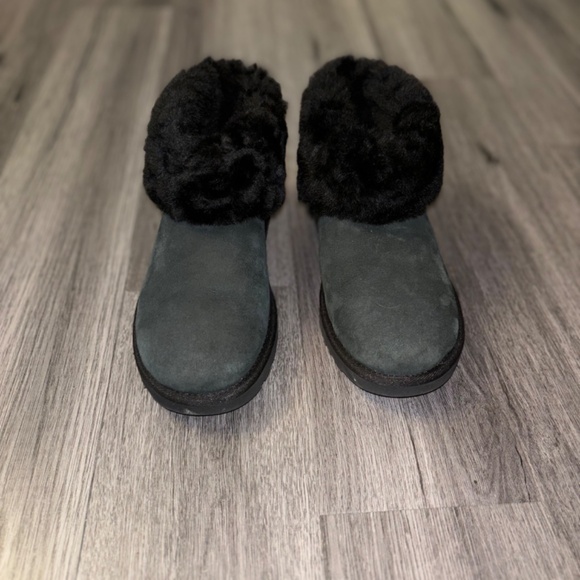 Ugg Classic Mini Fluff Genuine Shearling Bootie - Picture 2 of 3